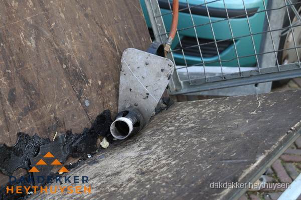 Dakdekkers gasbrander voor bitumen werkzaamheden in Heythuysen Dakdekkers gasbrander voor bitumen werkzaamheden in Heythuysen