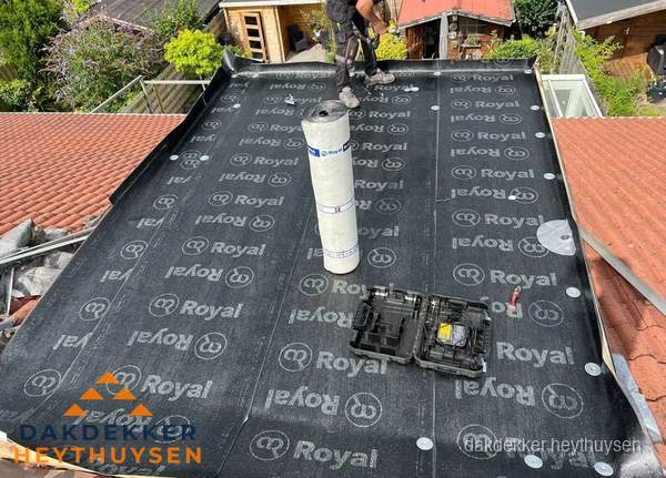 Dakrenovatie met Royal onderdak op plat dak in Heythuysen