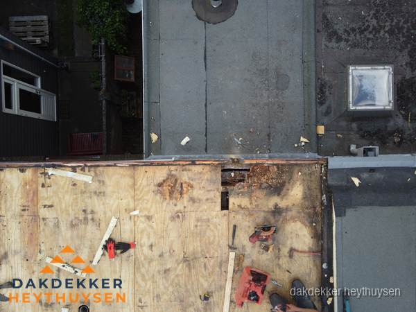 Dakschade en renovatie plat dak vanuit de lucht in Heythuysen Dakschade en renovatie plat dak vanuit de lucht in Heythuysen
