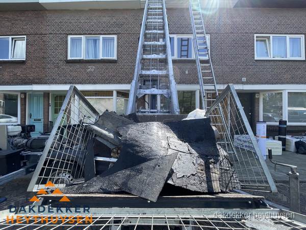 Kosten dakreparatie: dakschade aan flatgebouw in Heythuysen Kosten dakreparatie: dakschade aan flatgebouw in Heythuysen