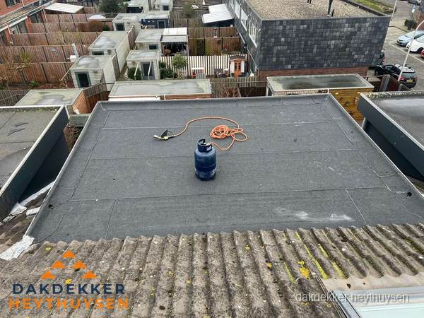 Dakreparatie plat dak met bitumen in Heythuysen