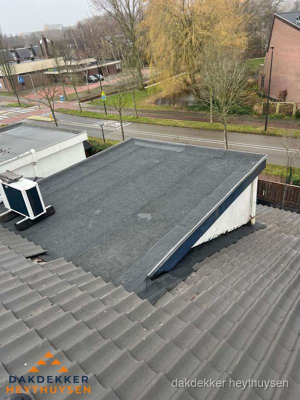 Plat dak met bitumen isolatie en dakbedekking in Heythuysen Plat dak met bitumen isolatie en dakbedekking in Heythuysen