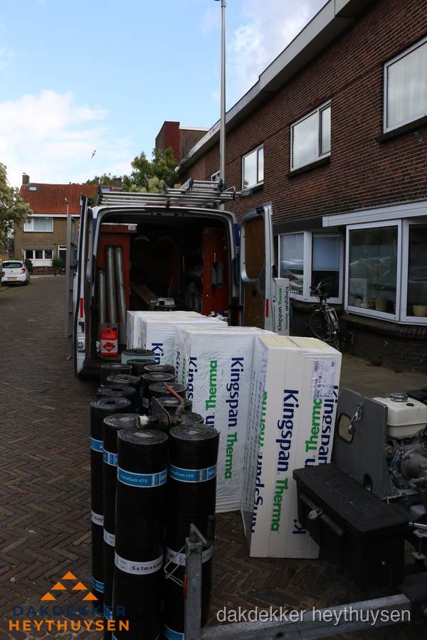 Levering van Kingspan isolatieplaten en bitumenrollen voor dakproject in Heythuysen Levering van Kingspan isolatieplaten en bitumenrollen voor dakproject in Heythuysen