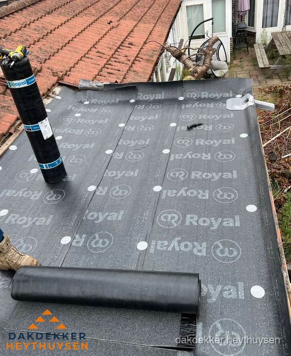 Bitumen dakbedekking leggen op plat dak aanbouw in Heythuysen Bitumen dakbedekking leggen op plat dak aanbouw in Heythuysen
