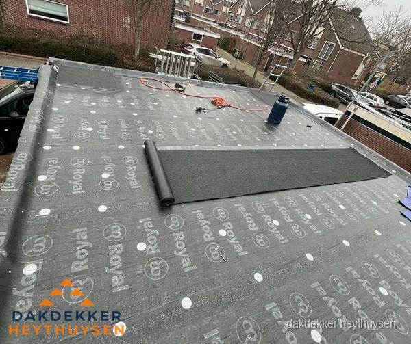 Dakrenovatie plat dak met bitumen dakbedekking in Heythuysen Dakrenovatie plat dak met bitumen dakbedekking in Heythuysen