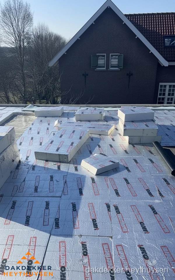IKO PIR isolatieplaten op plat dak in Heythuysen