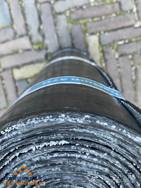 Rol bitumen dakleer met leislag voor plat dak in Heythuysen