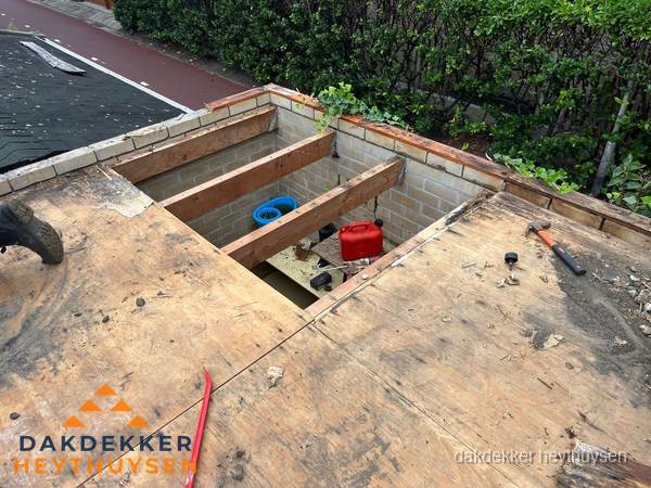 Plat dak vervangen met open constructie in Heythuysen