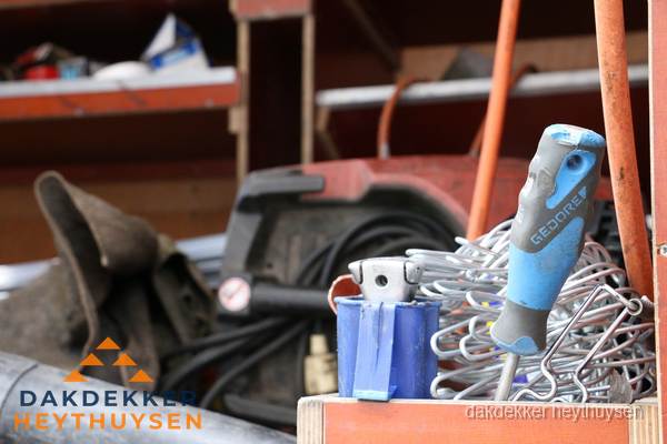 Professioneel gereedschap van dakdekker in Heythuysen Professioneel gereedschap van dakdekker in Heythuysen